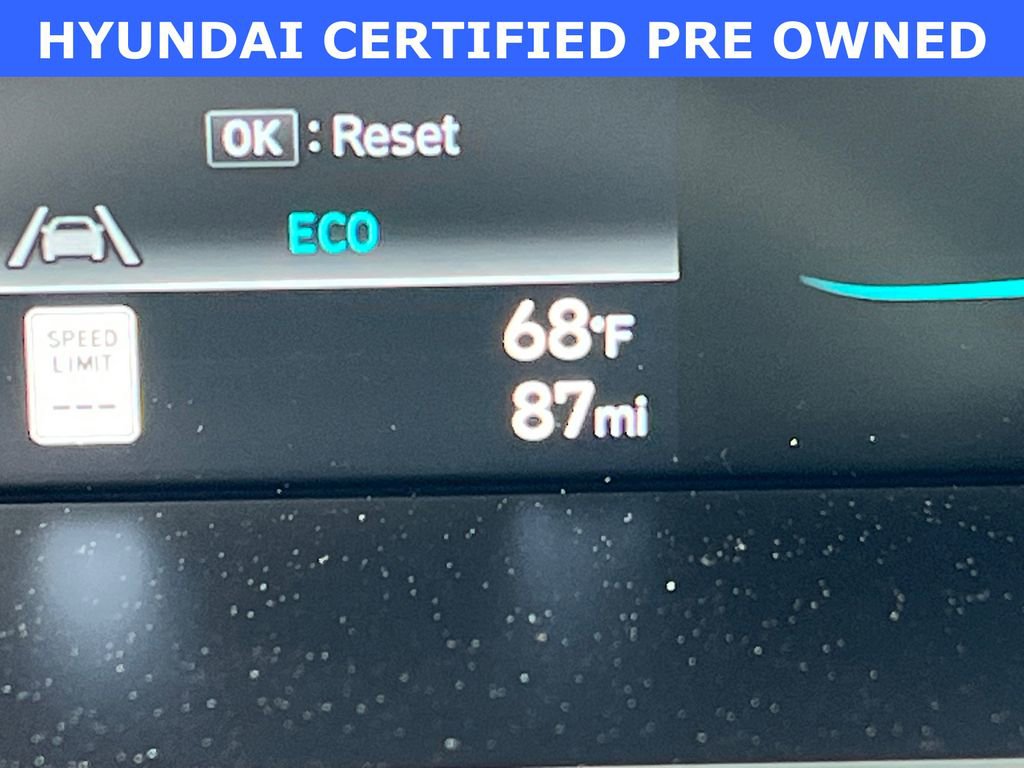 Used 2025 Hyundai Elantra Blue image 27