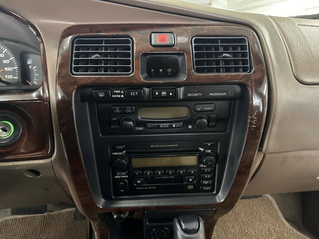 Used 2001 Toyota 4Runner Limited image 16