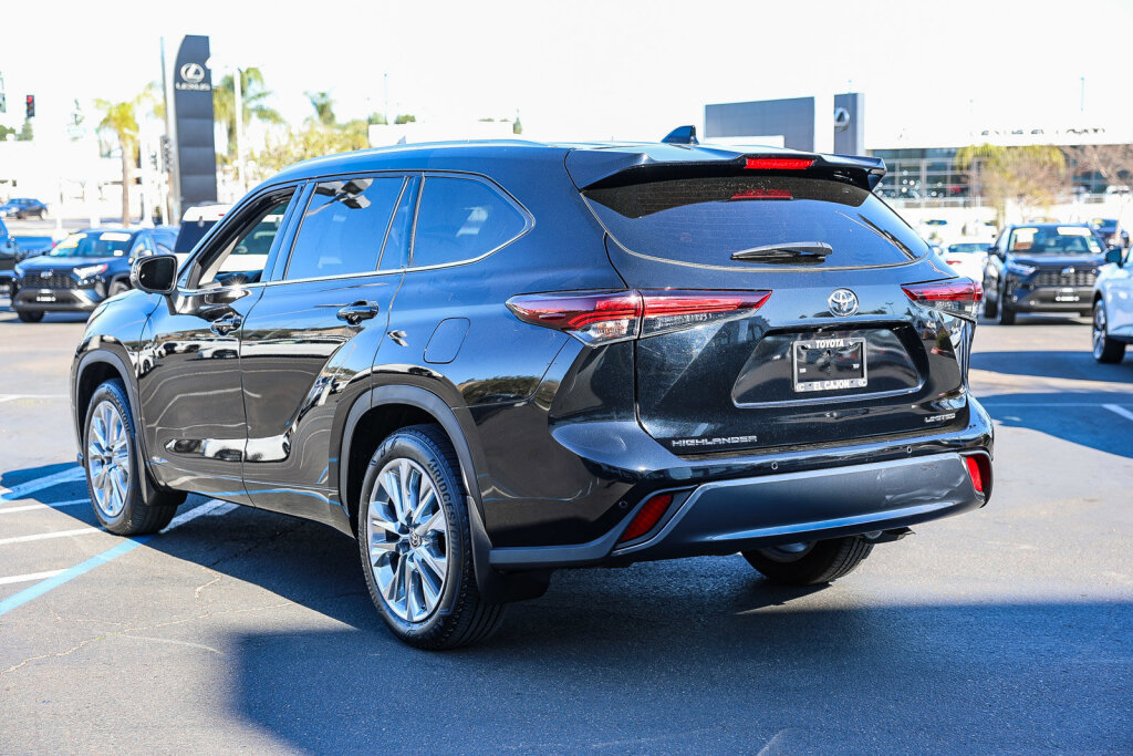 Certified 2025 Toyota Highlander Limited image 23