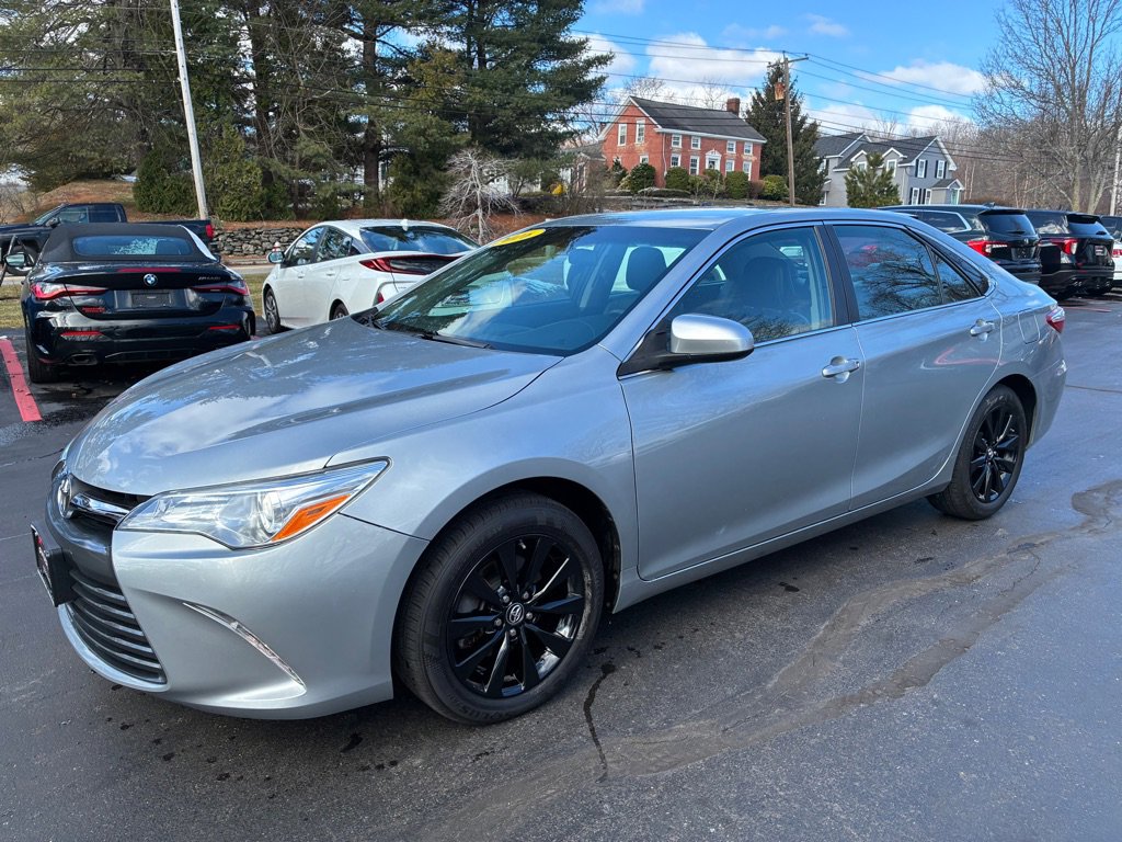 Used 2016 Toyota Camry XLE image 2