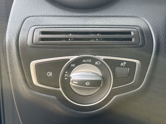 Used 2022 Mercedes-Benz GLC 300 4MATIC image 24