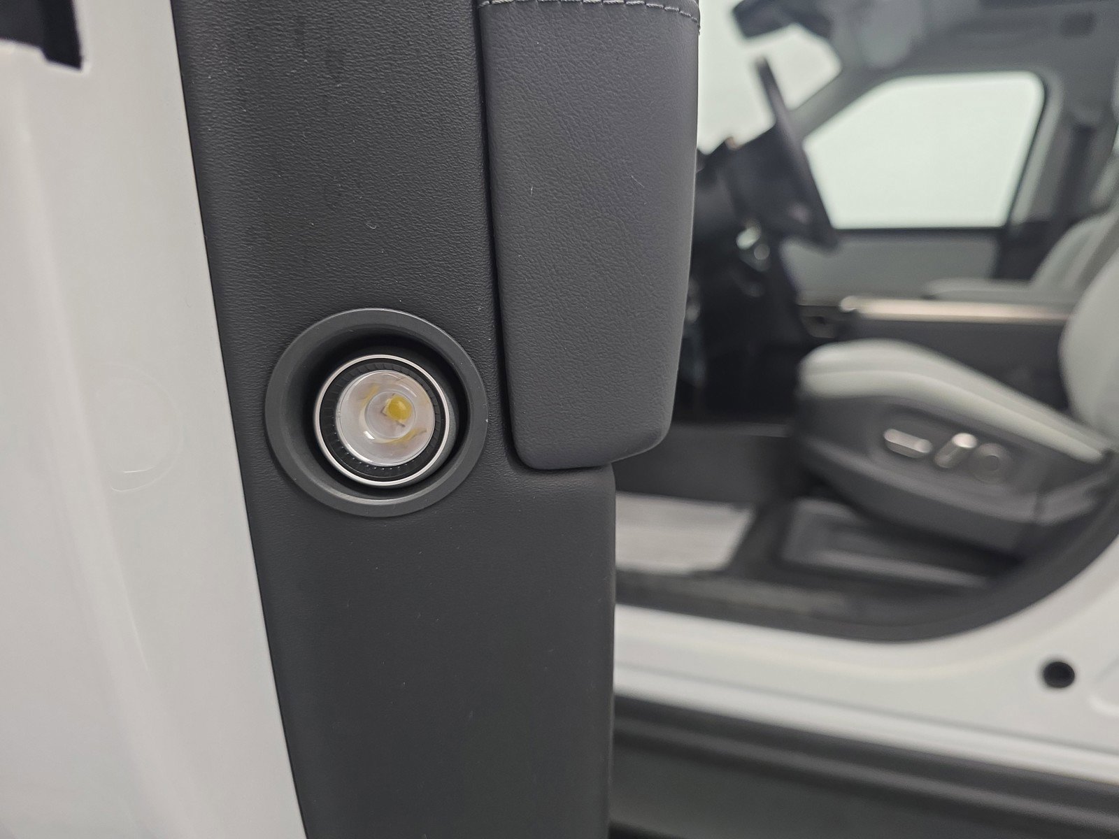 Used 2024 Rivian R1S Adventure image 32