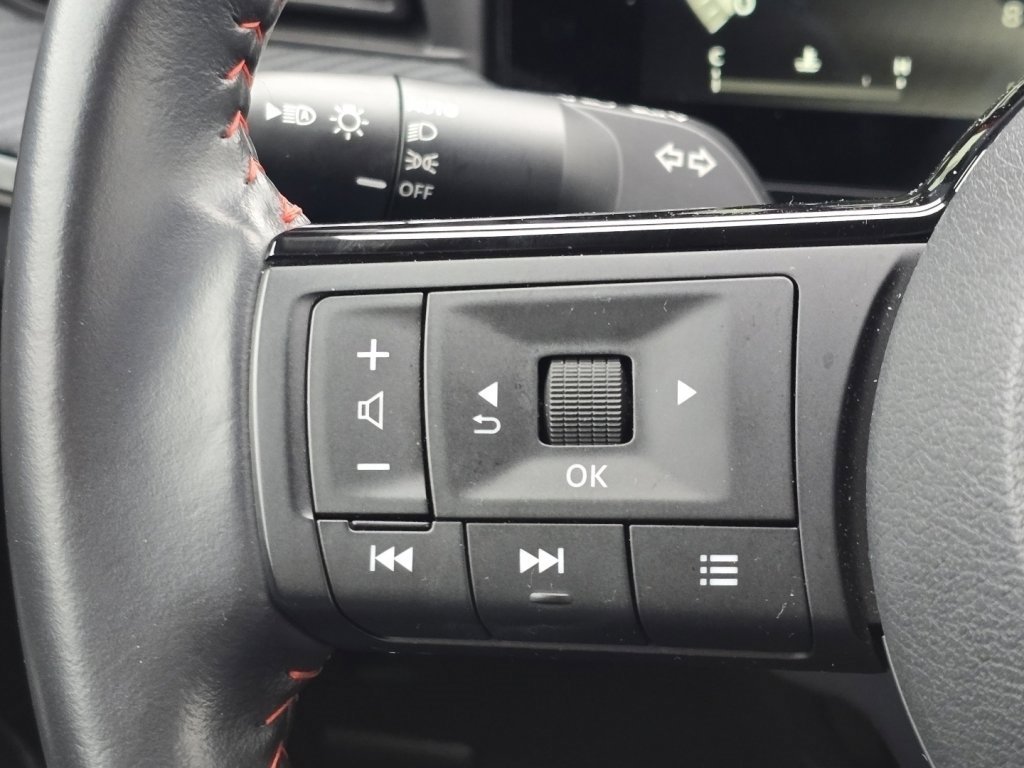 Used 2025 Nissan Kicks SR image 23