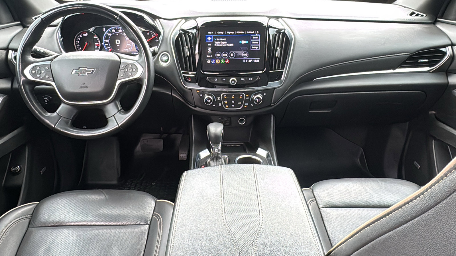 Used 2023 Chevrolet Traverse Premier w/ Redline Edition image 18