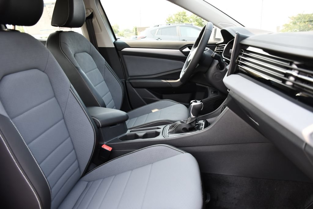 New 2026 Volkswagen Jetta SE FWD image 32
