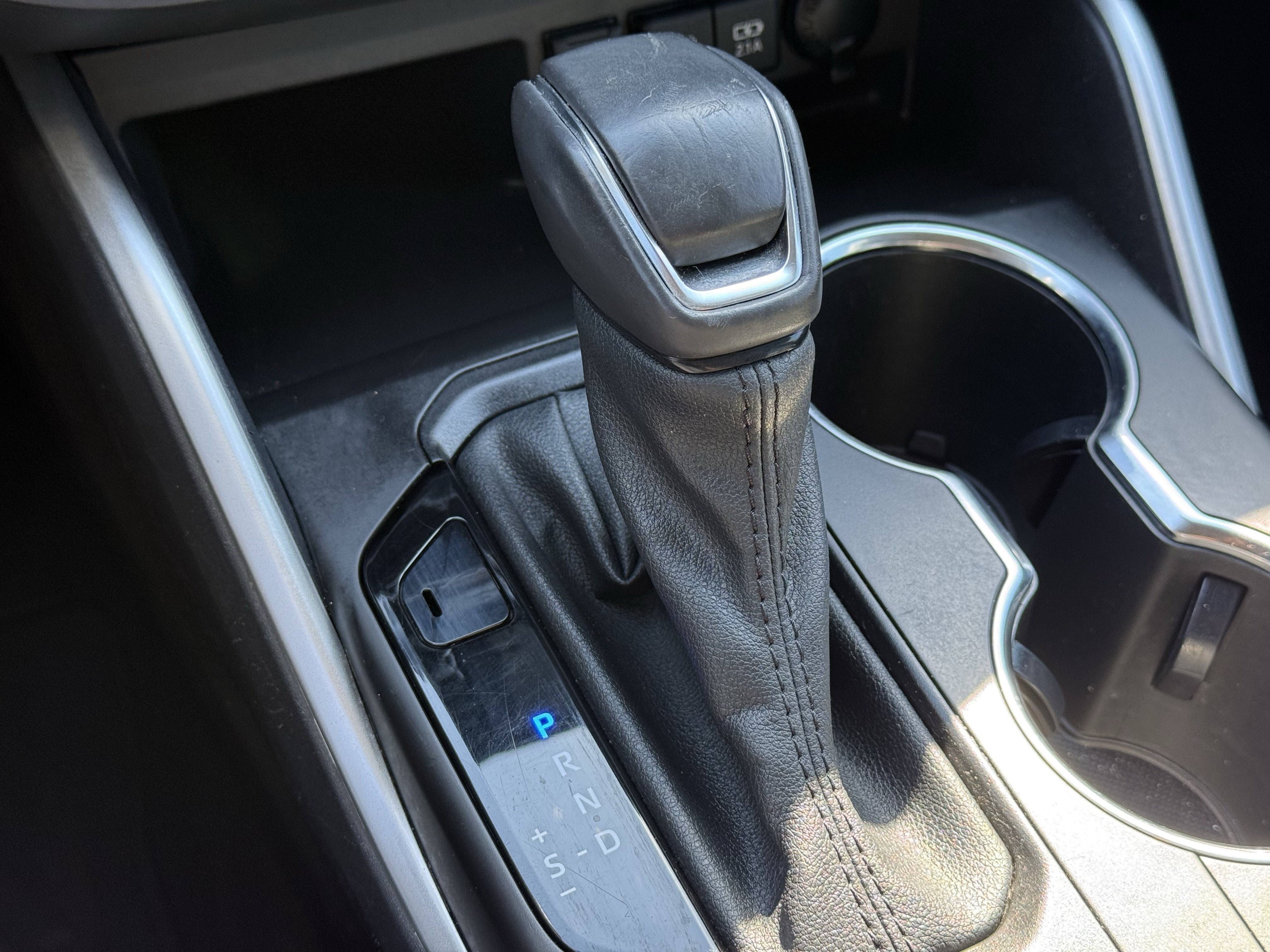 Used 2021 Toyota Highlander XLE AWD/4WD image 25