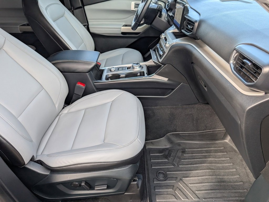 Used 2021 Ford Explorer XLT w/ Equipment Group 202A image 29