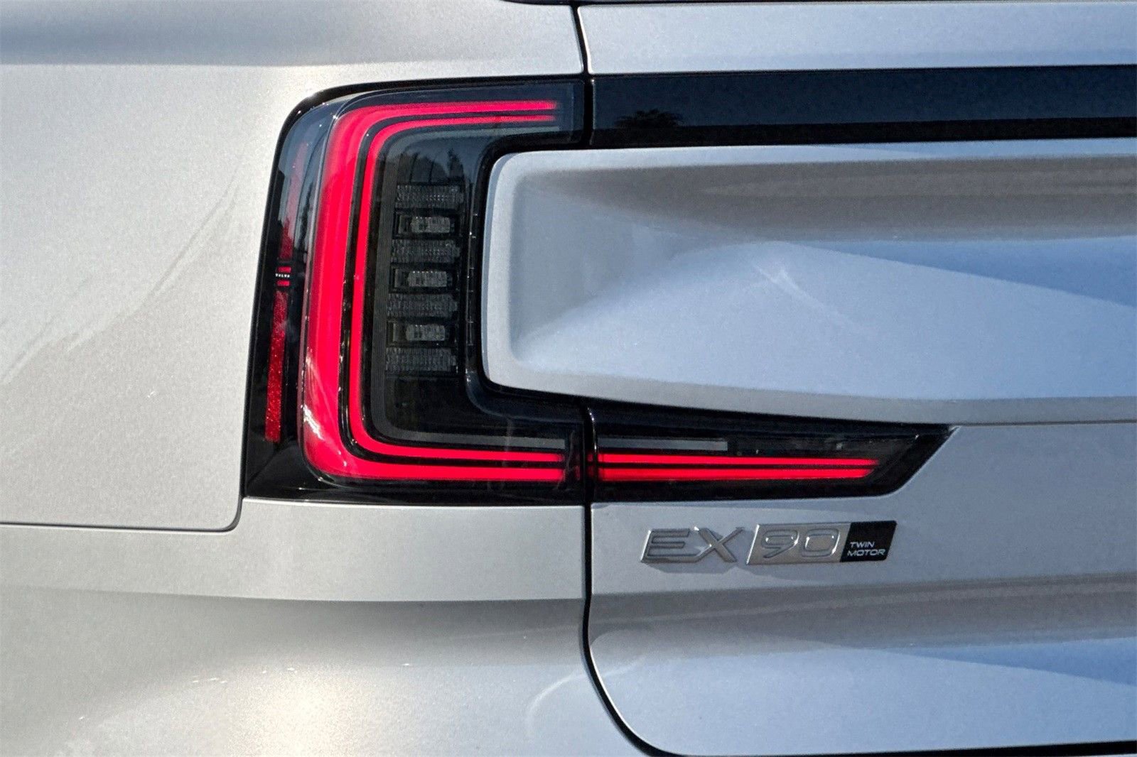 New 2025 Volvo EX90 Plus w/ Protection Package Premier image 27