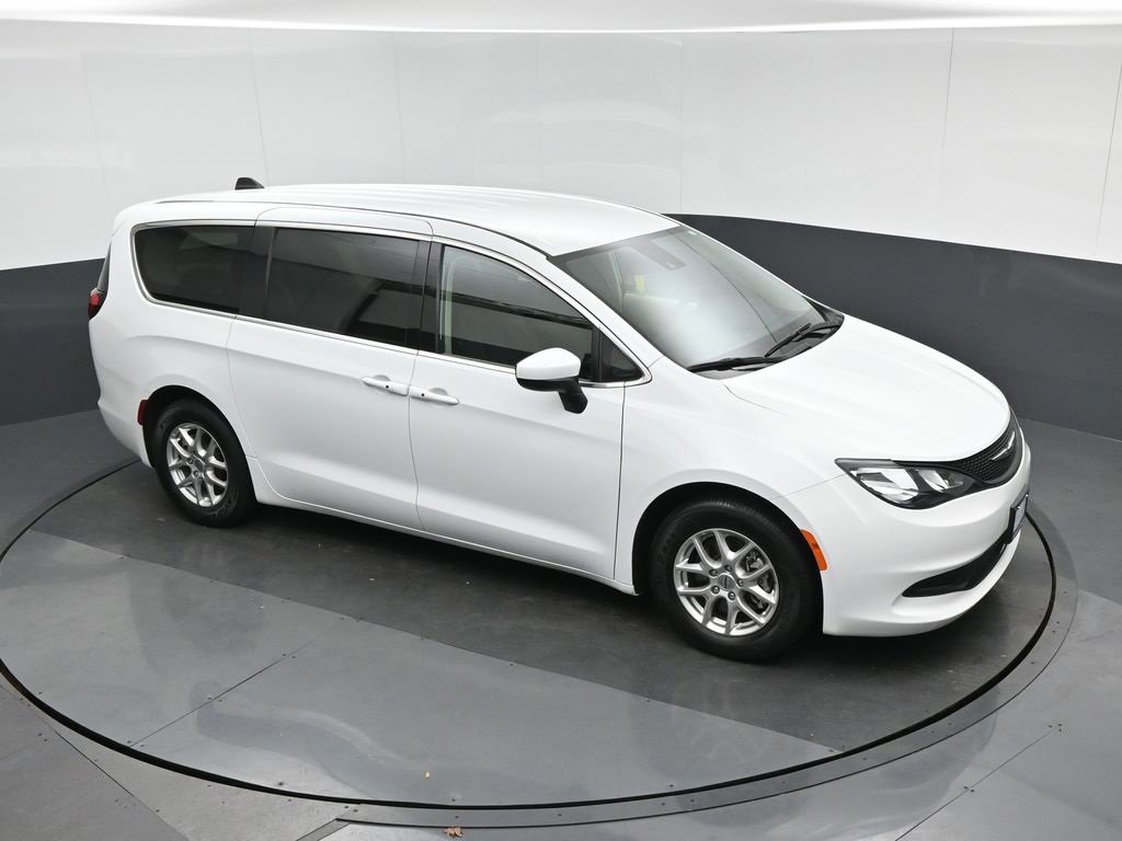 Used 2023 Chrysler Voyager LX image 71
