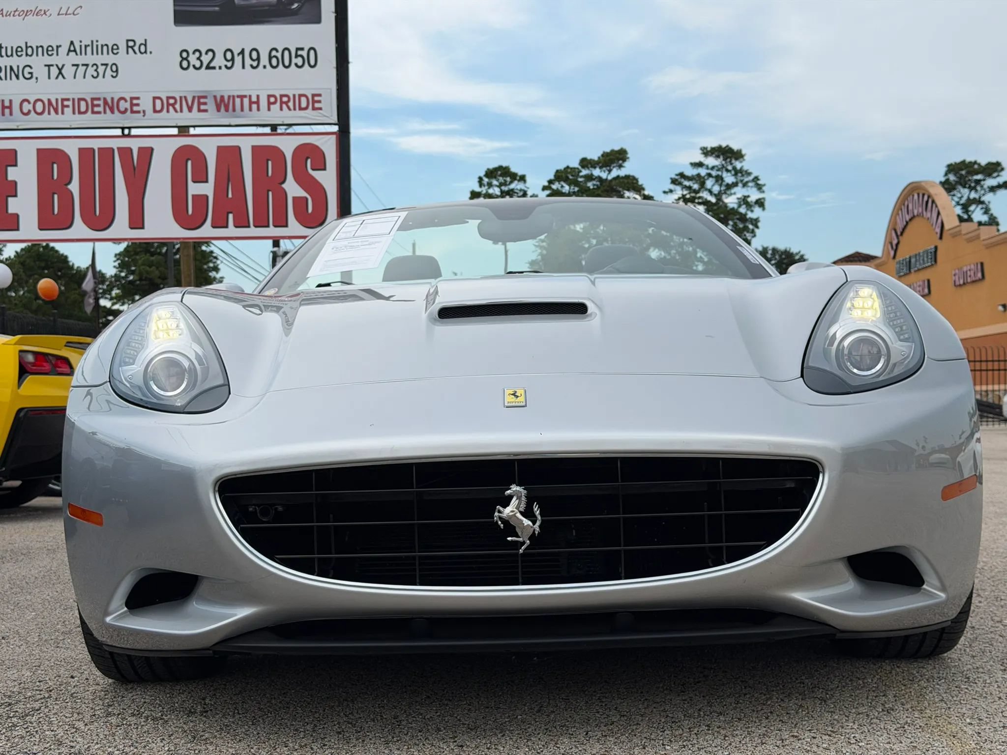 Used 2010 Ferrari California RWD image 4