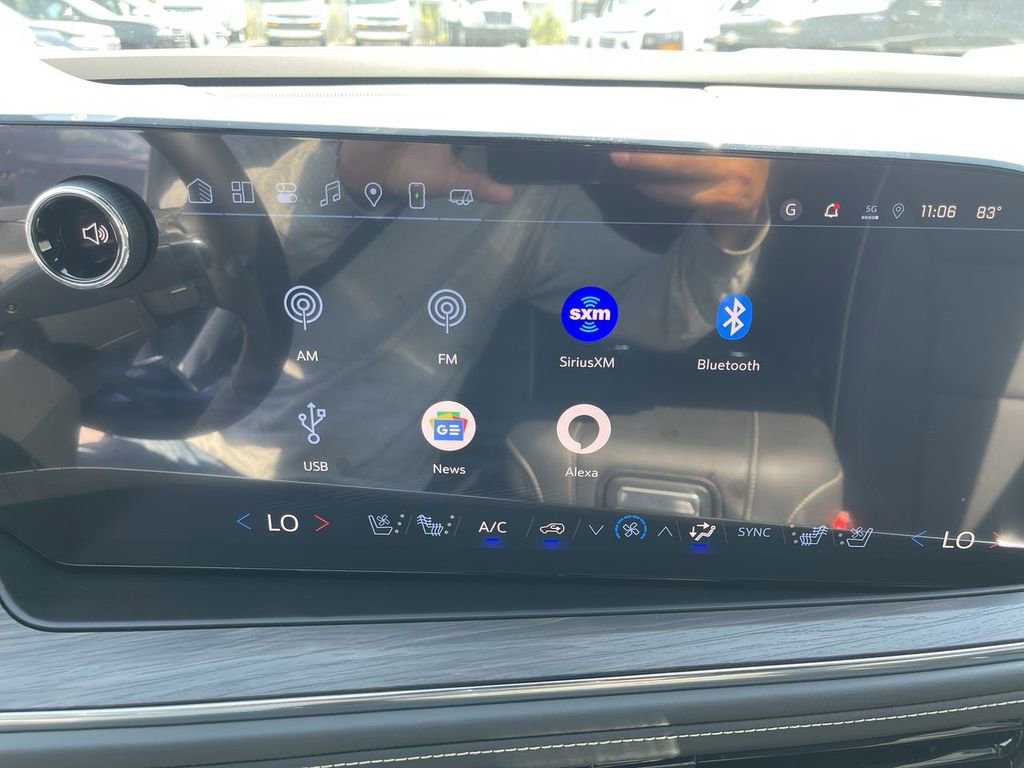 New 2025 Chevrolet Suburban Premier image 16