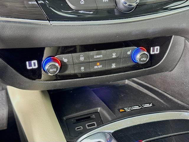 Used 2023 Buick Enclave Essence AWD/4WD image 17