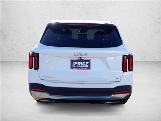 Used 2024 Kia Sorento S image 3
