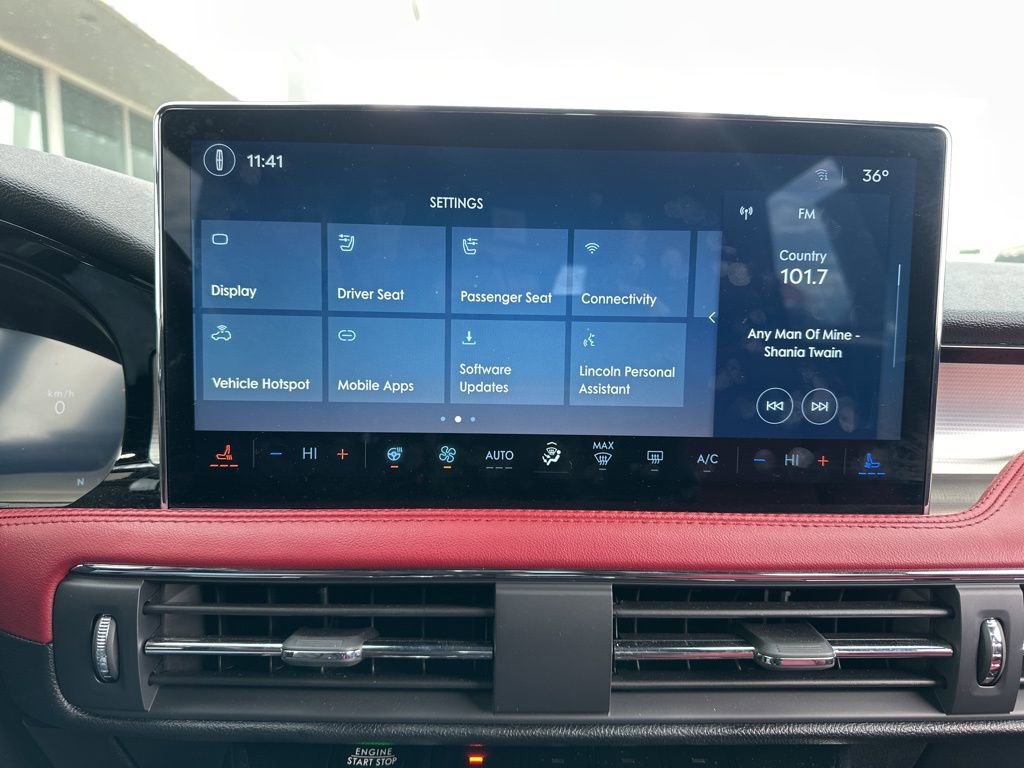 Used 2025 Lincoln Corsair Reserve w/ Jet Appearance Package image 19