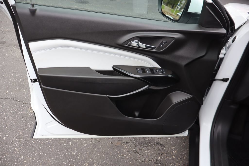 Used 2025 Chevrolet Trax LT w/ Driver Confidence Package FWD image 4