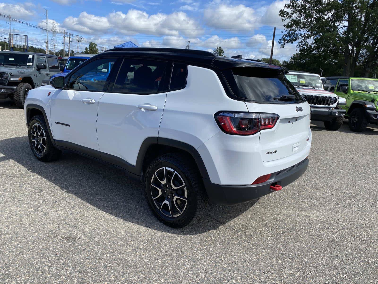 Certified 2026 Jeep Compass Trailhawk AWD/4WD image 8