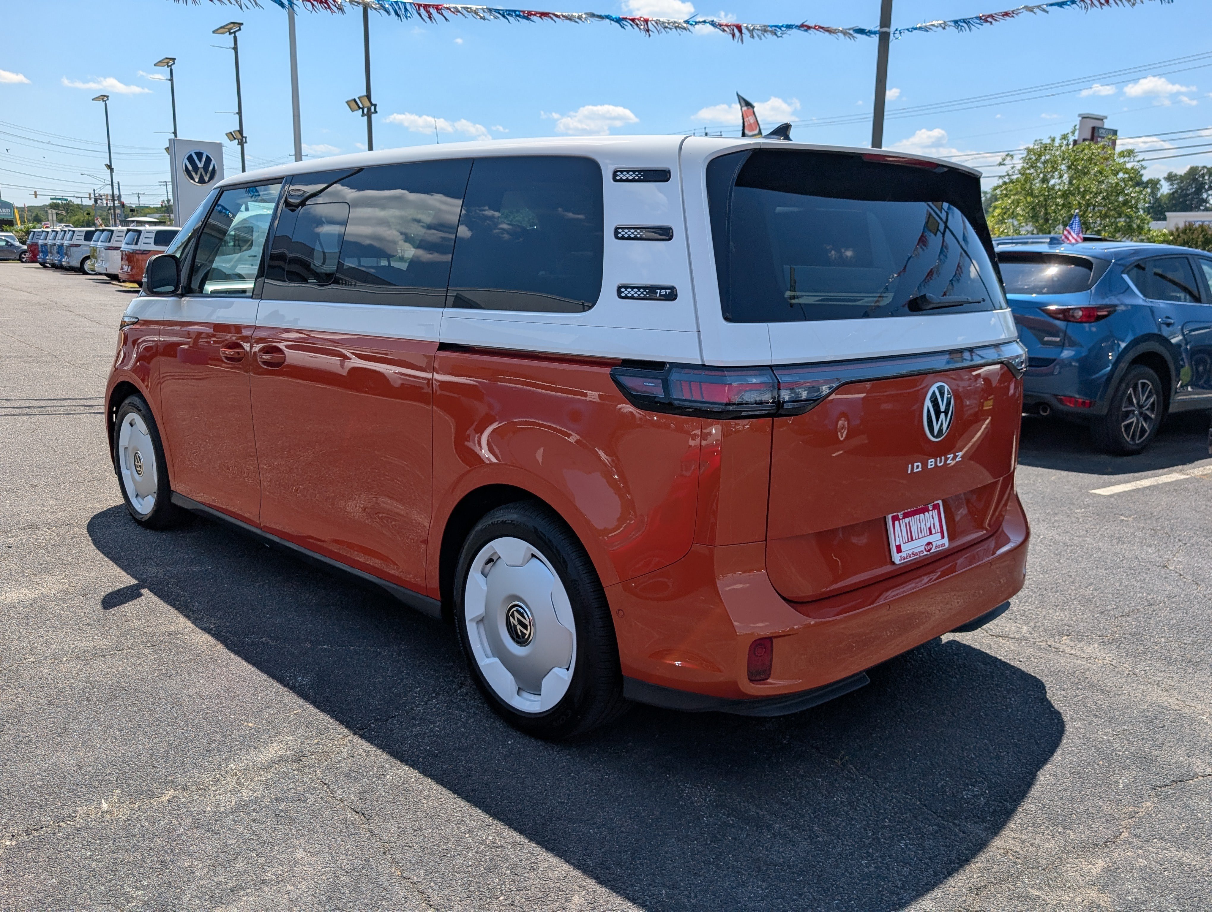 Used 2025 Volkswagen ID. Buzz Pro S Plus RWD image 5