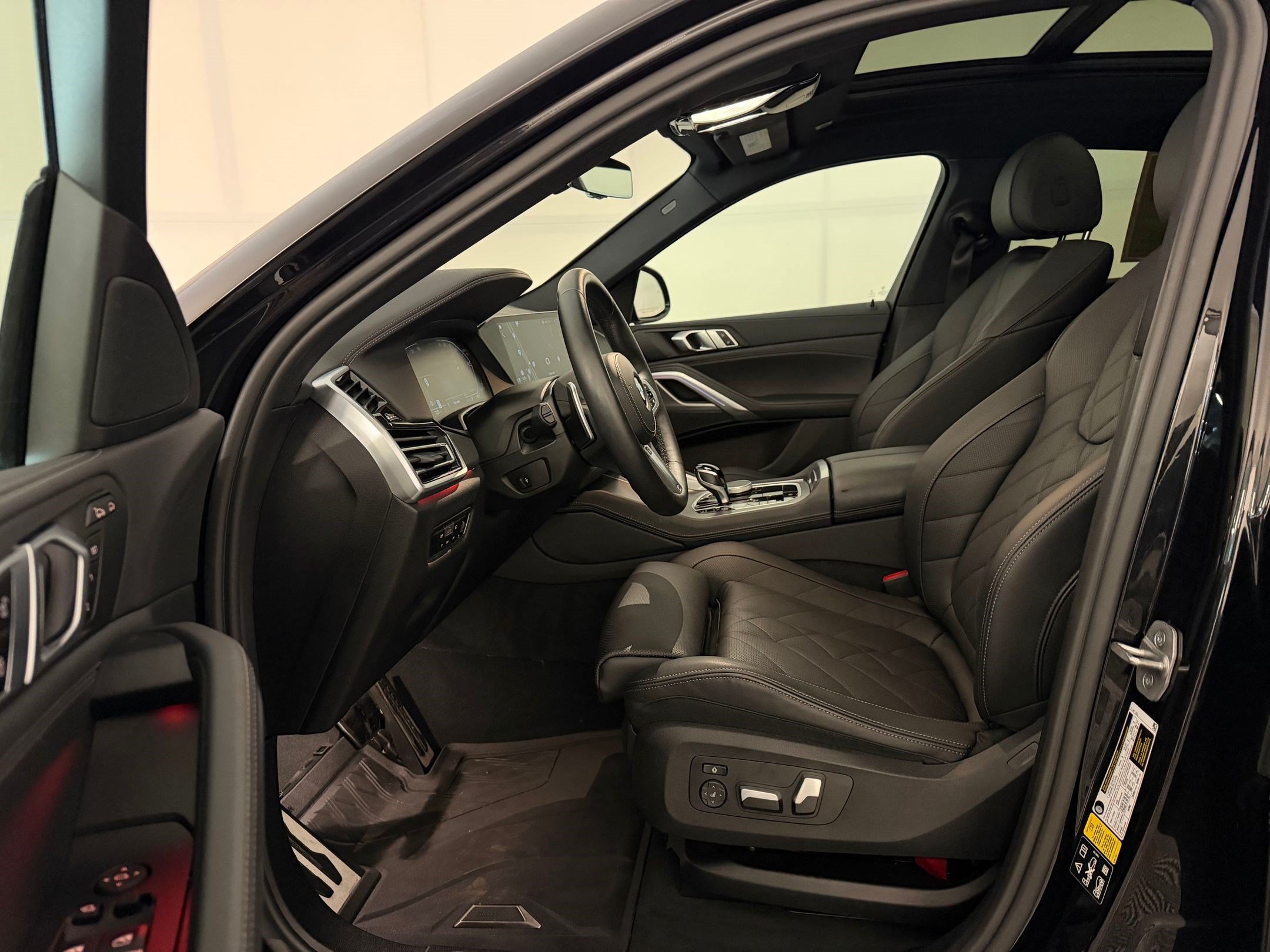 Used 2023 BMW X6 xDrive40i w/ M Sport Package AWD/4WD image 5