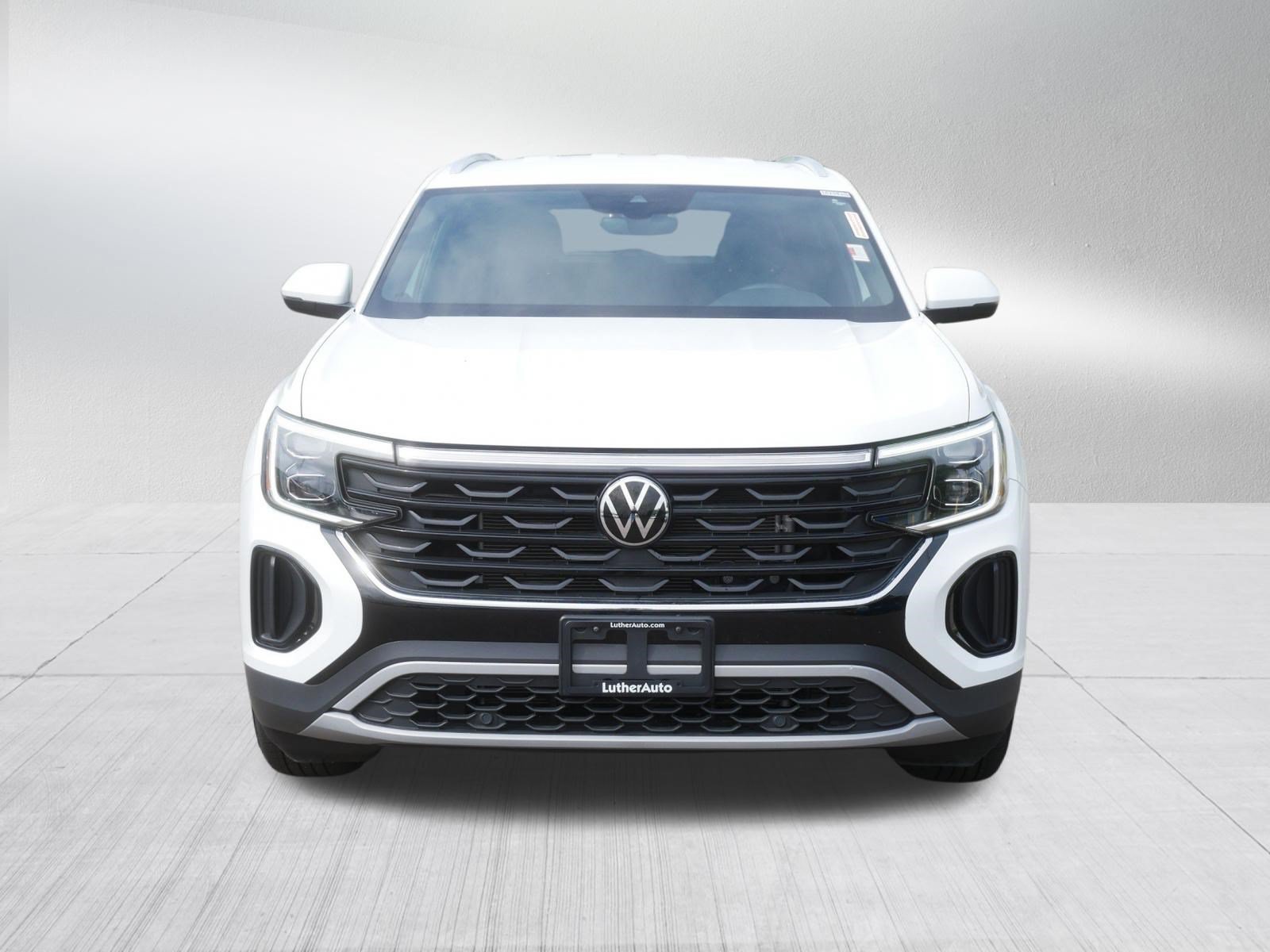 Used 2024 Volkswagen Atlas Cross Sport SE AWD/4WD image 2