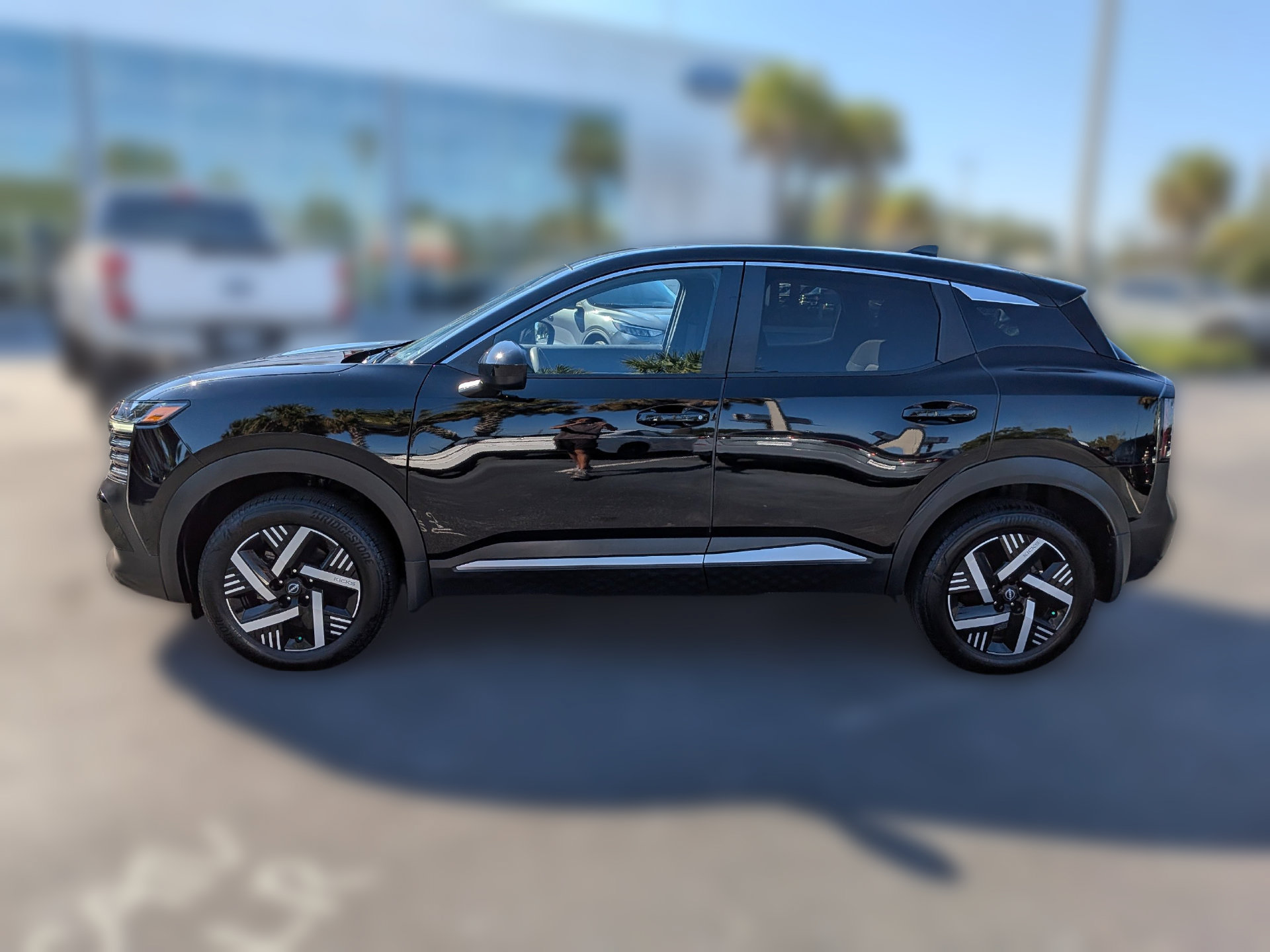 Used 2025 Nissan Kicks SV FWD image 7