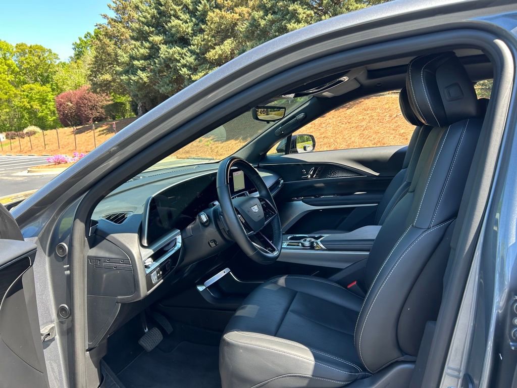 Used 2023 Cadillac Lyriq 2WD image 42