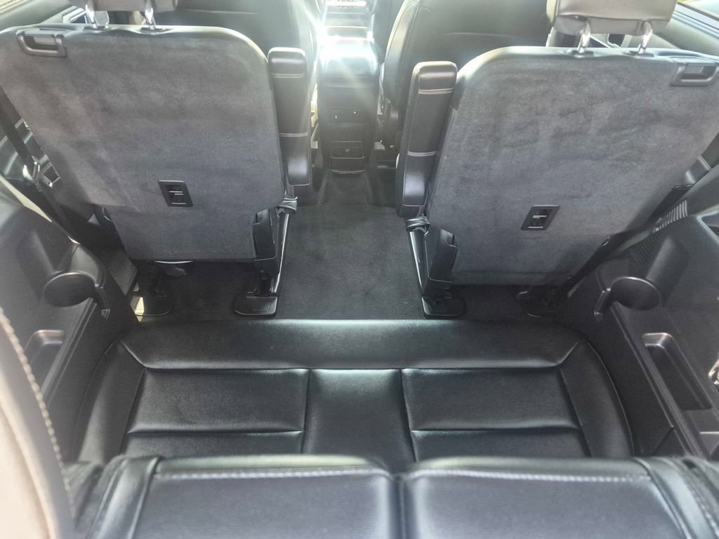 Used 2022 Ford Explorer Limited w/ Equipment Group 301A AWD/4WD image 9