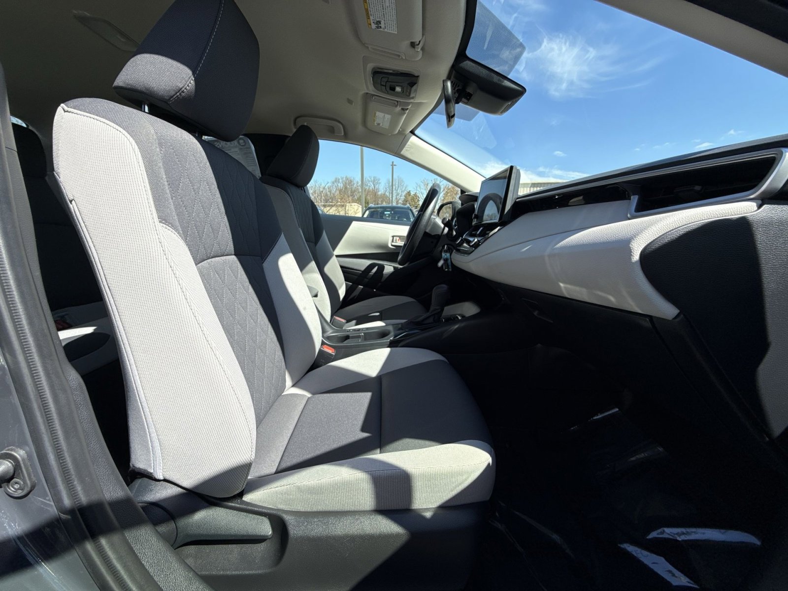 Used 2025 Toyota Corolla LE image 25