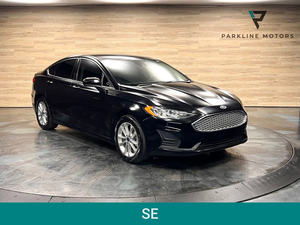 Used 2020 Ford Fusion SE image 1