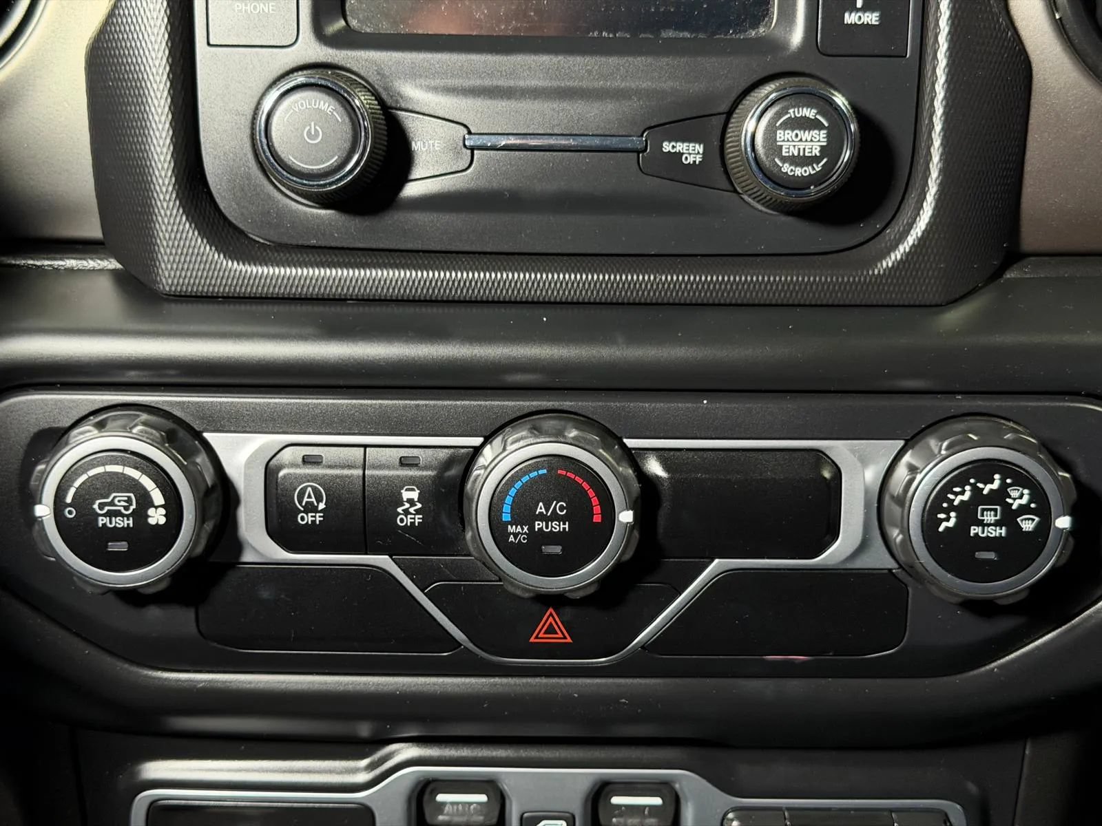 Used 2018 Jeep Wrangler Unlimited Sport S AWD/4WD image 32