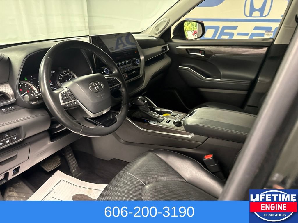 Used 2022 Toyota Highlander Platinum AWD/4WD image 23