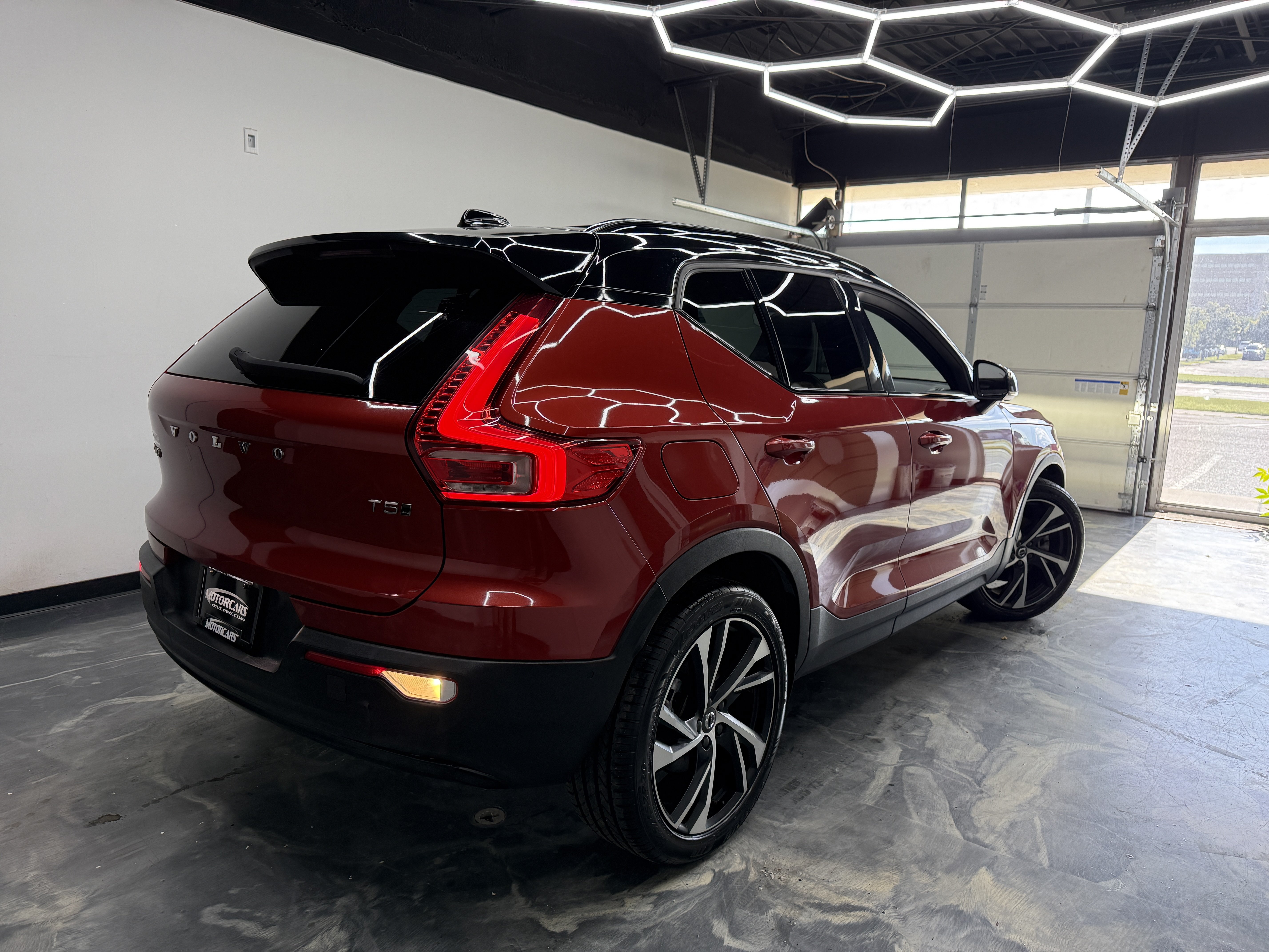 Used 2021 Volvo XC40 T5 R-Design AWD/4WD image 5