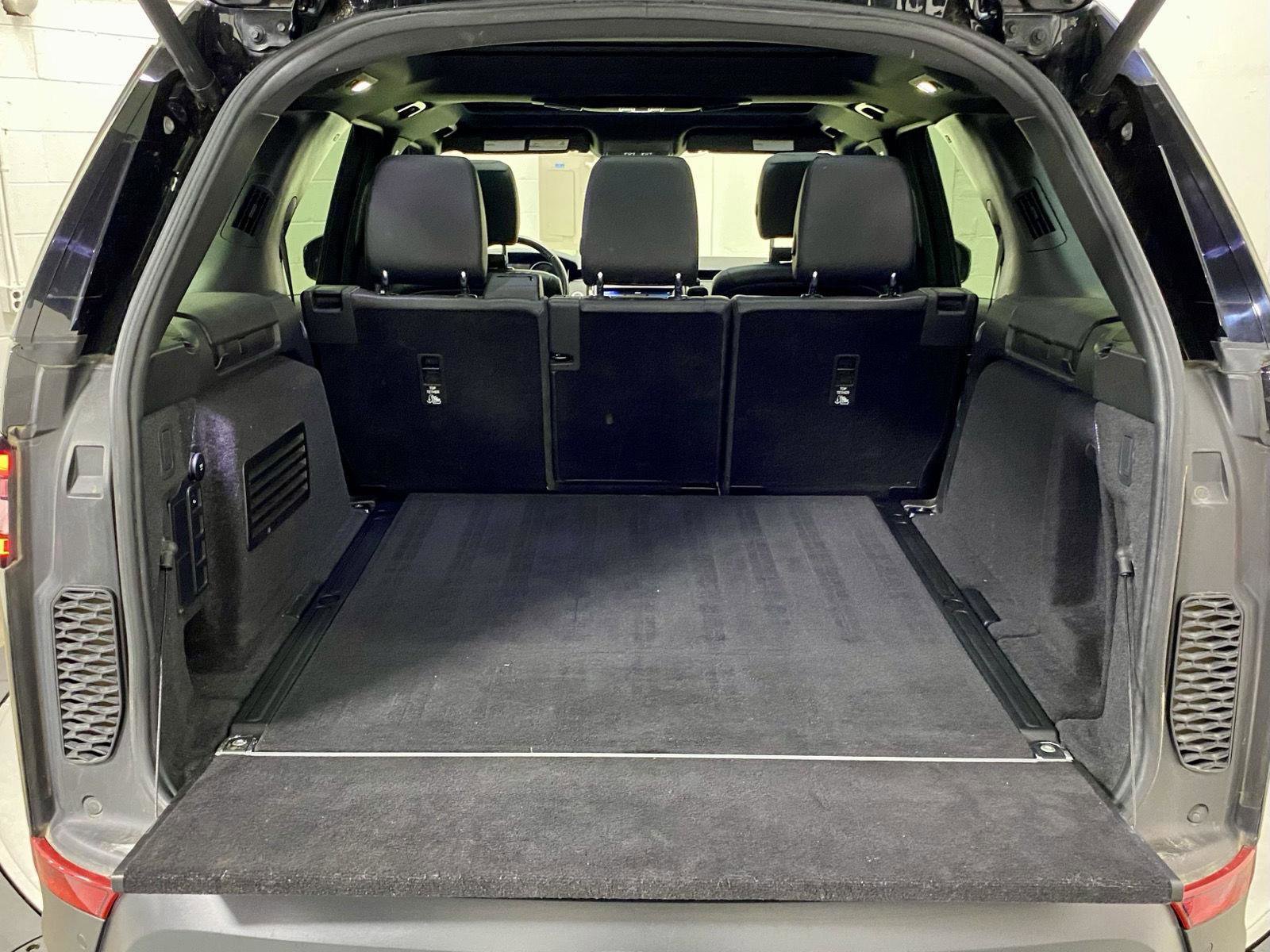 Used 2019 Land Rover Discovery SE AWD/4WD image 30