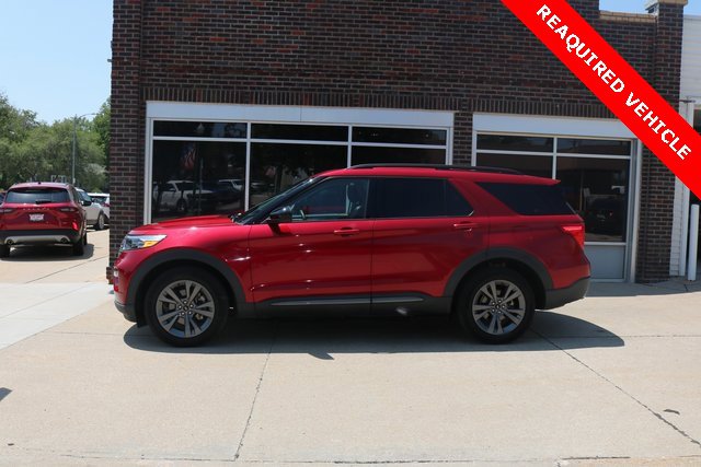 Used 2022 Ford Explorer XLT w/ Equipment Group 202A image 2