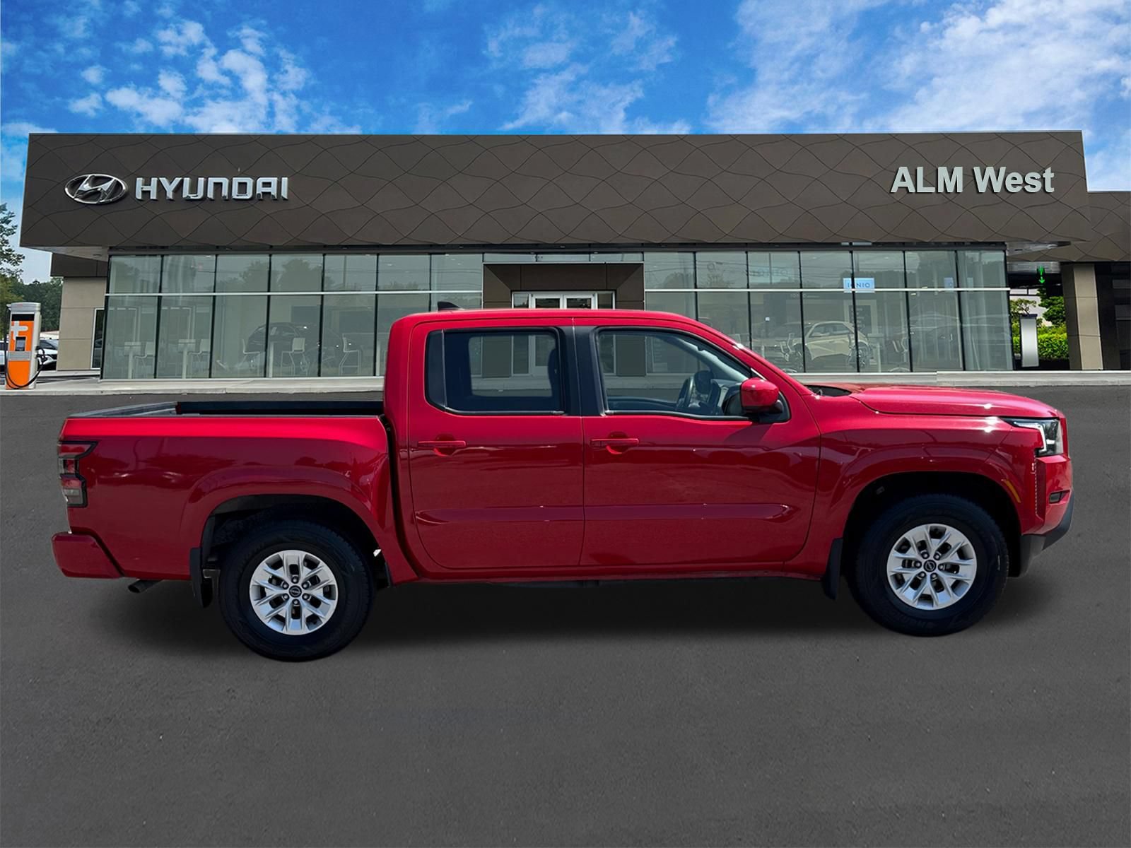 Used 2024 Nissan Frontier SV RWD image 4