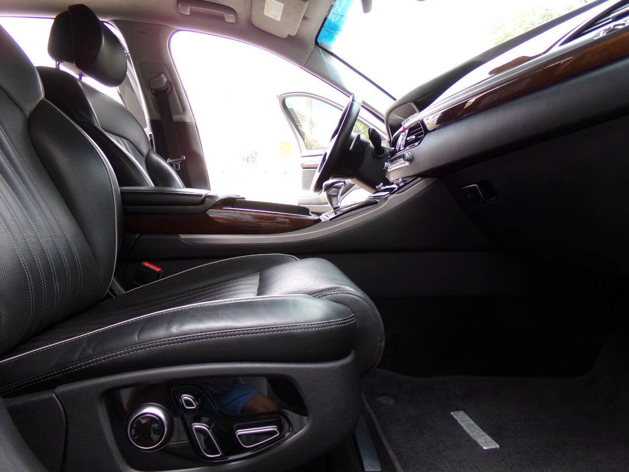 Used 2017 Genesis G90 5.0 Ultimate image 27