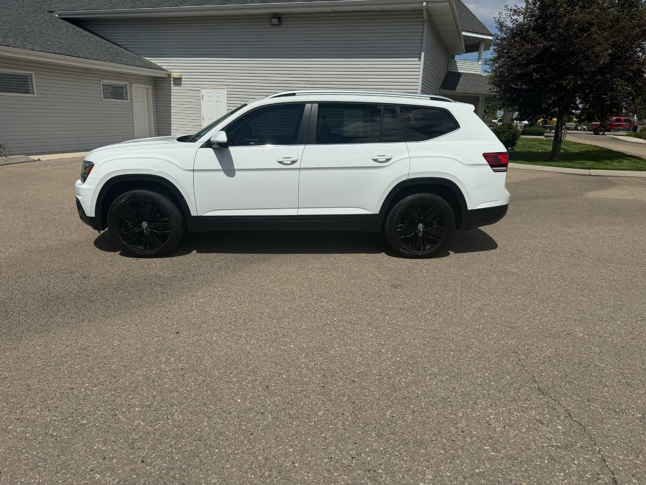 Used 2019 Volkswagen Atlas SE image 2