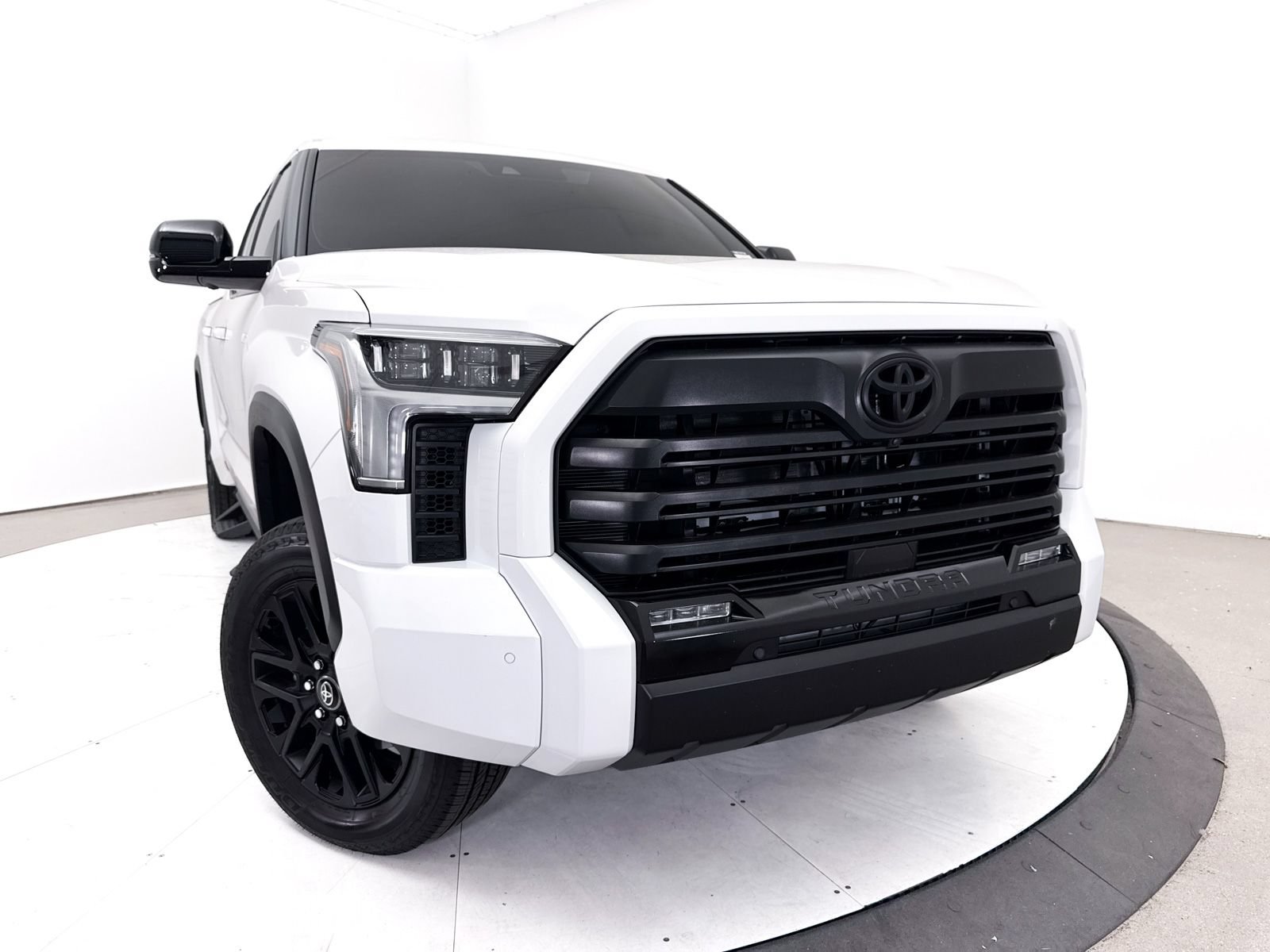 Used 2026 Toyota Tundra Limited AWD/4WD image 6