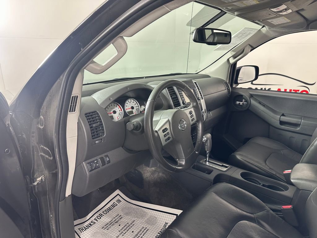 Used 2015 Nissan Xterra PRO-4X w/ Pro-4x Leather Package AWD/4WD image 14