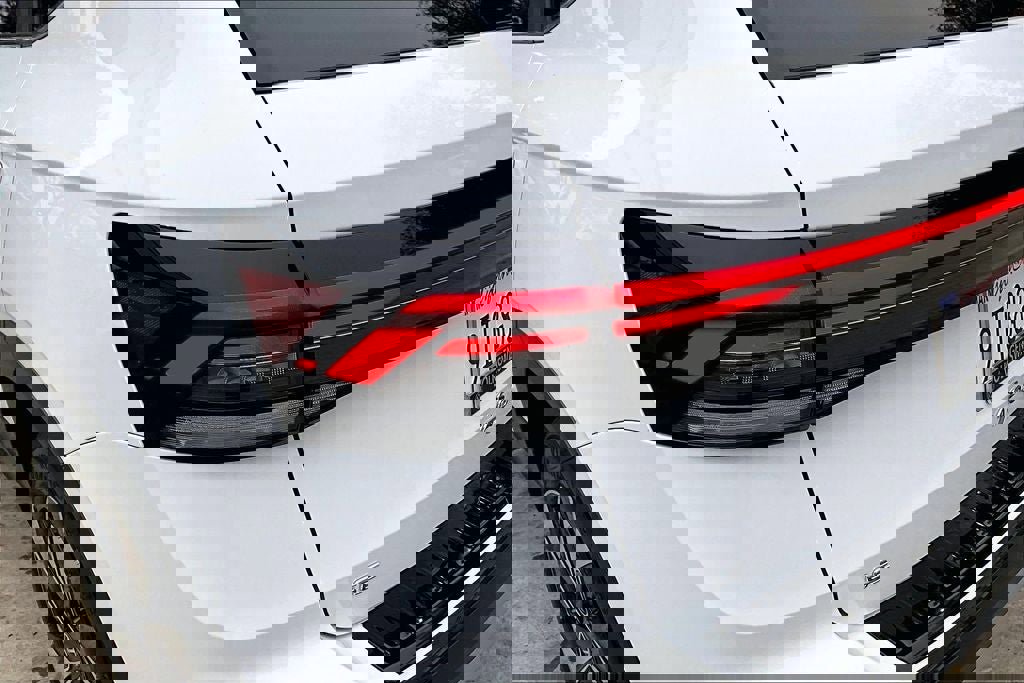 Certified 2025 Volkswagen Taos SE w/ Panoramic Sunroof Package image 29