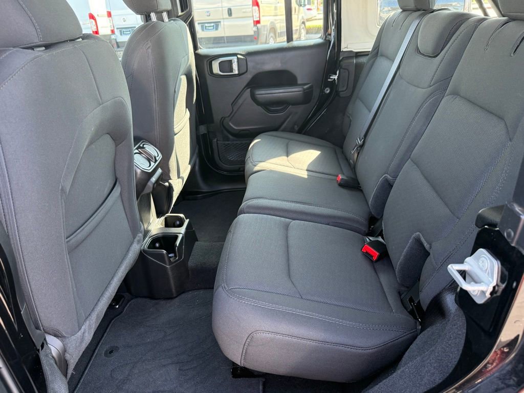 Used 2022 Jeep Wrangler Unlimited Sport image 31
