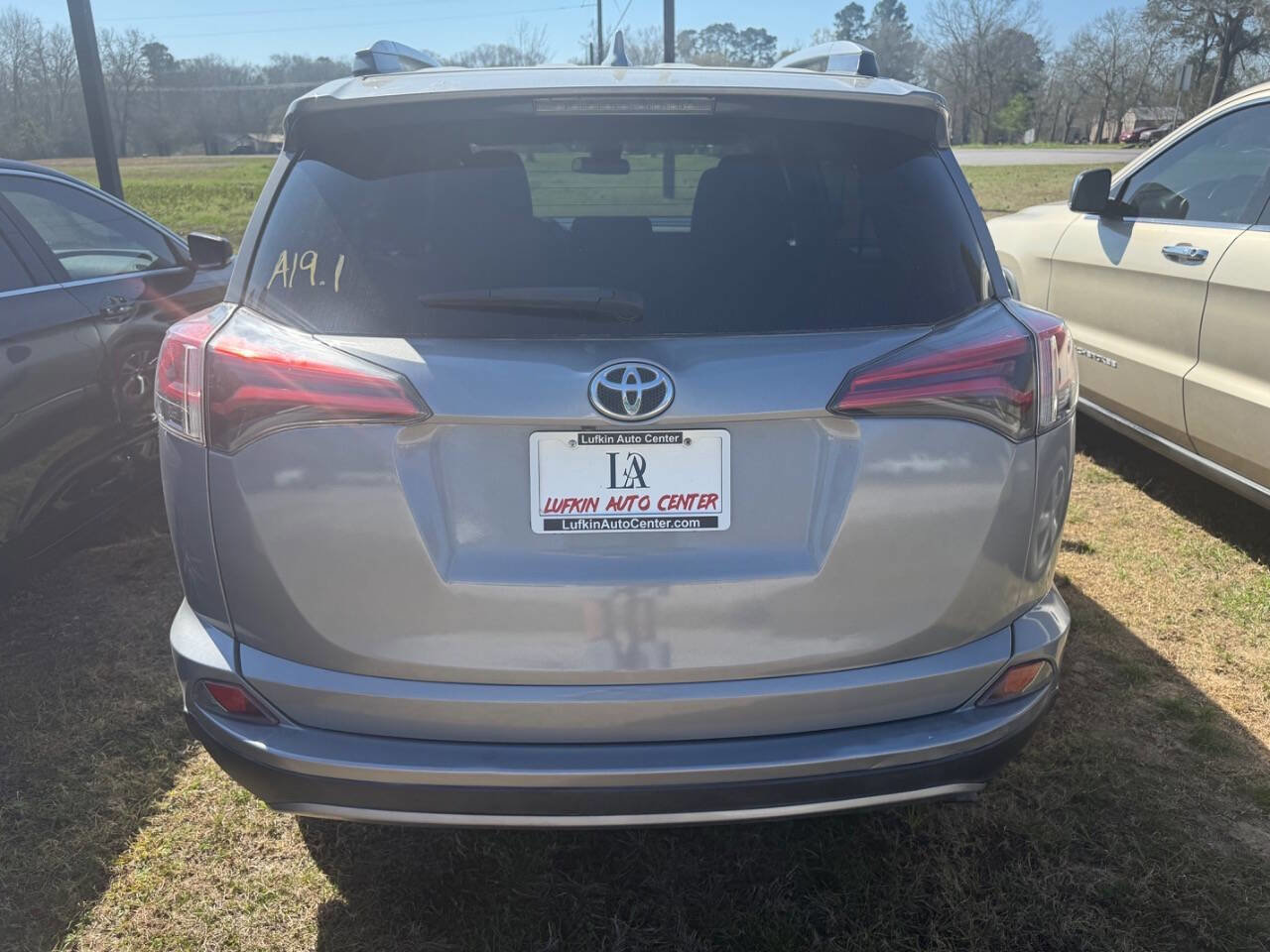 Used 2017 Toyota RAV4 XLE image 4