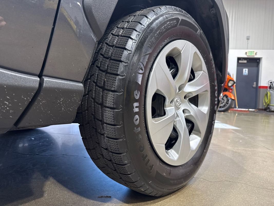 Used 2021 Toyota RAV4 LE AWD/4WD image 31