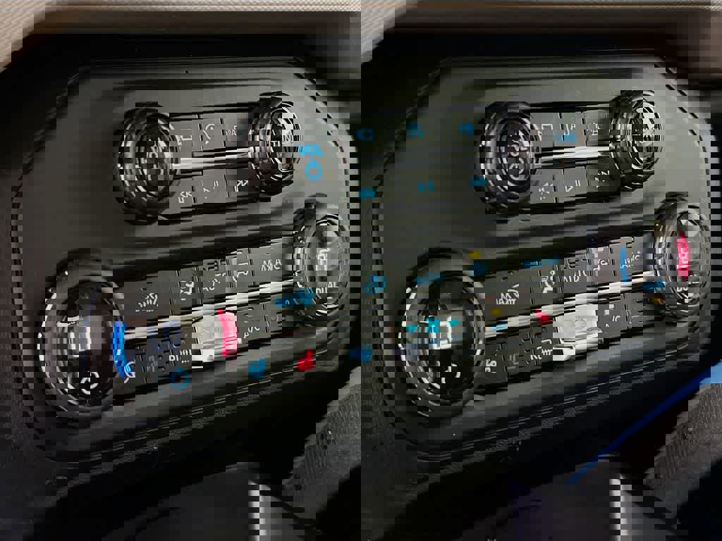 Used 2024 Ford Bronco Wildtrak image 17