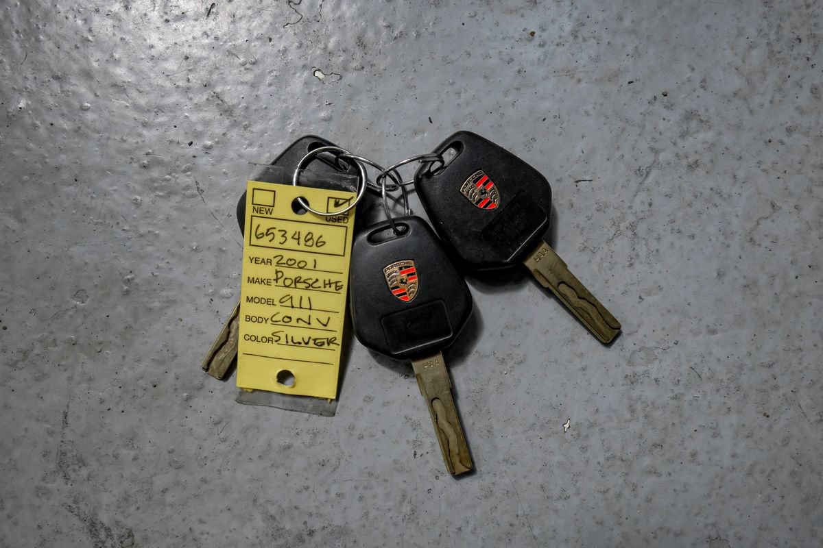Used 2001 Porsche 911 Carrera RWD image 49