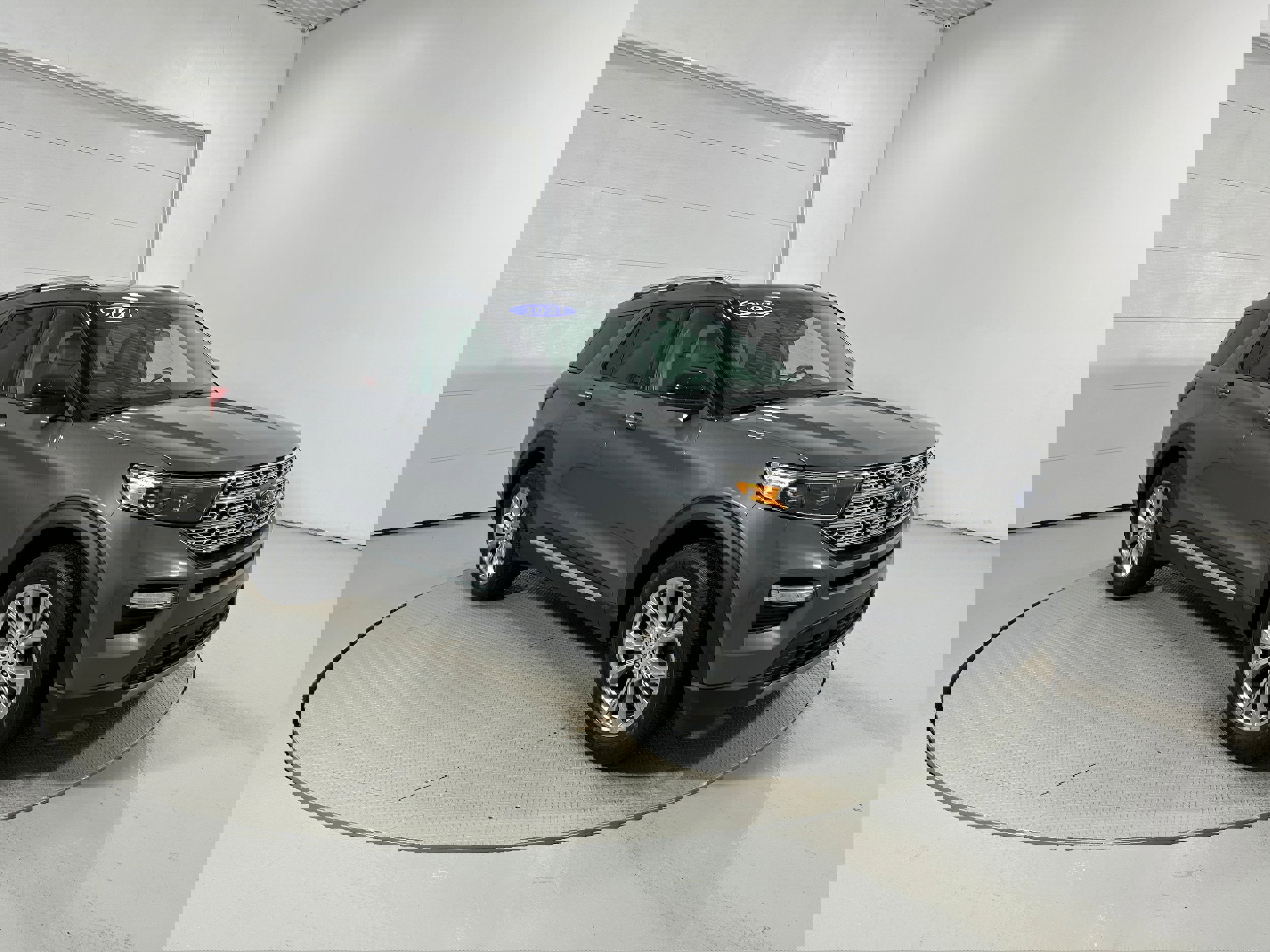 Used 2021 Ford Explorer Limited w/ Equipment Group 301A image 2