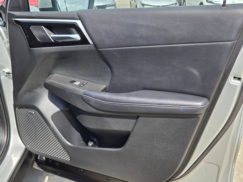 Used 2025 Mitsubishi Outlander SE AWD/4WD image 34