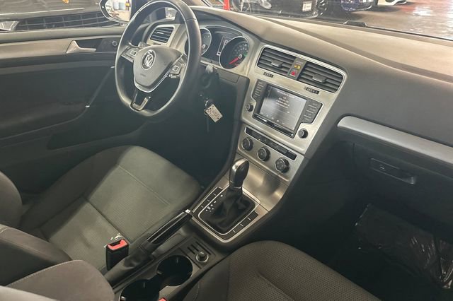 Used 2016 Volkswagen Golf S image 19