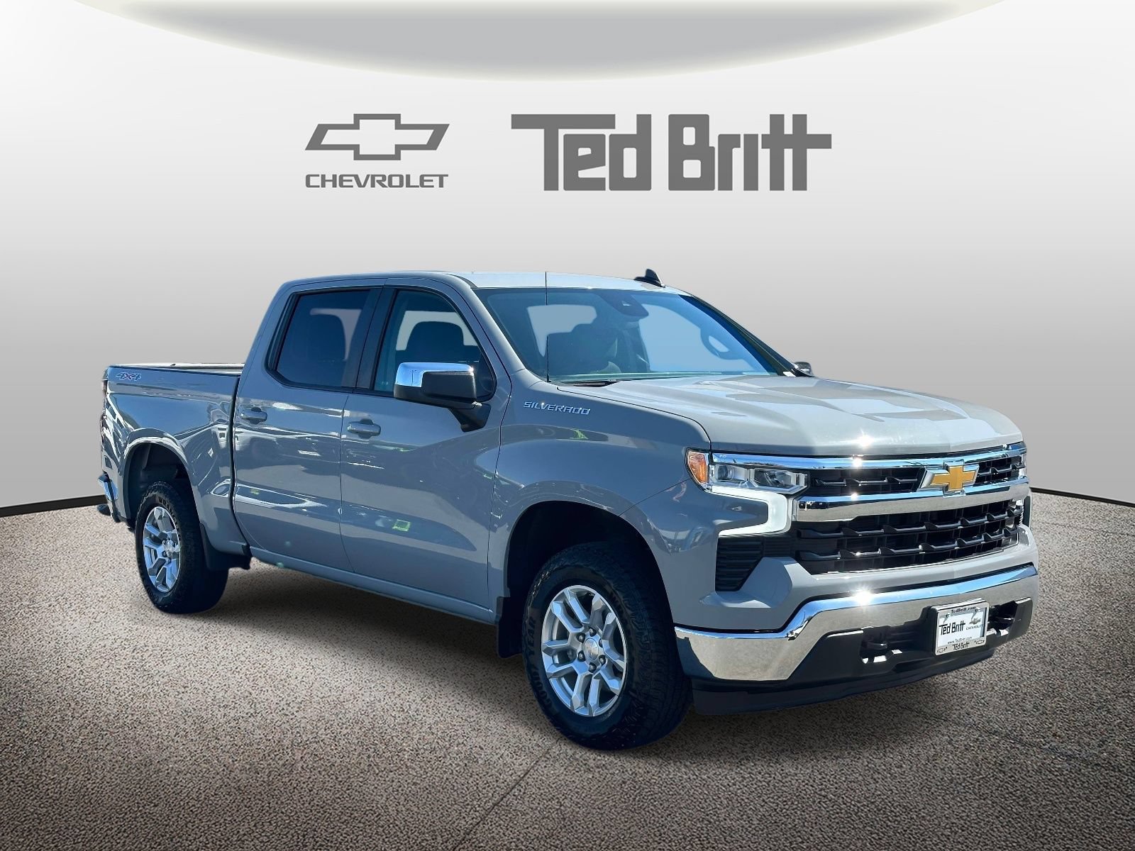 Used 2024 Chevrolet Silverado 1500 LT AWD/4WD image 3