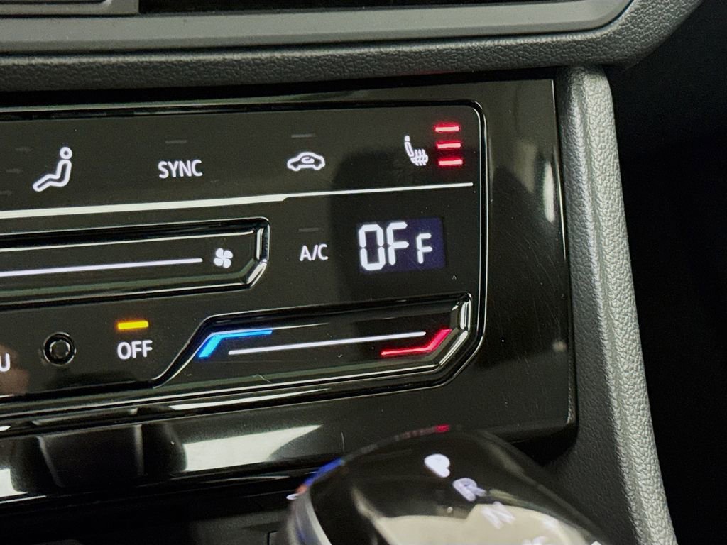 Used 2025 Volkswagen Jetta SE image 20