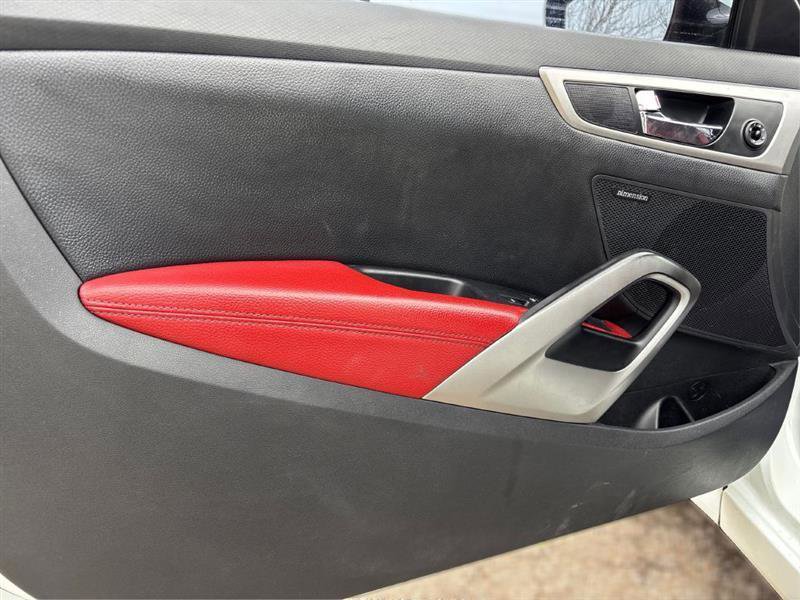 Used 2012 Hyundai Veloster w/ Style Pkg image 20